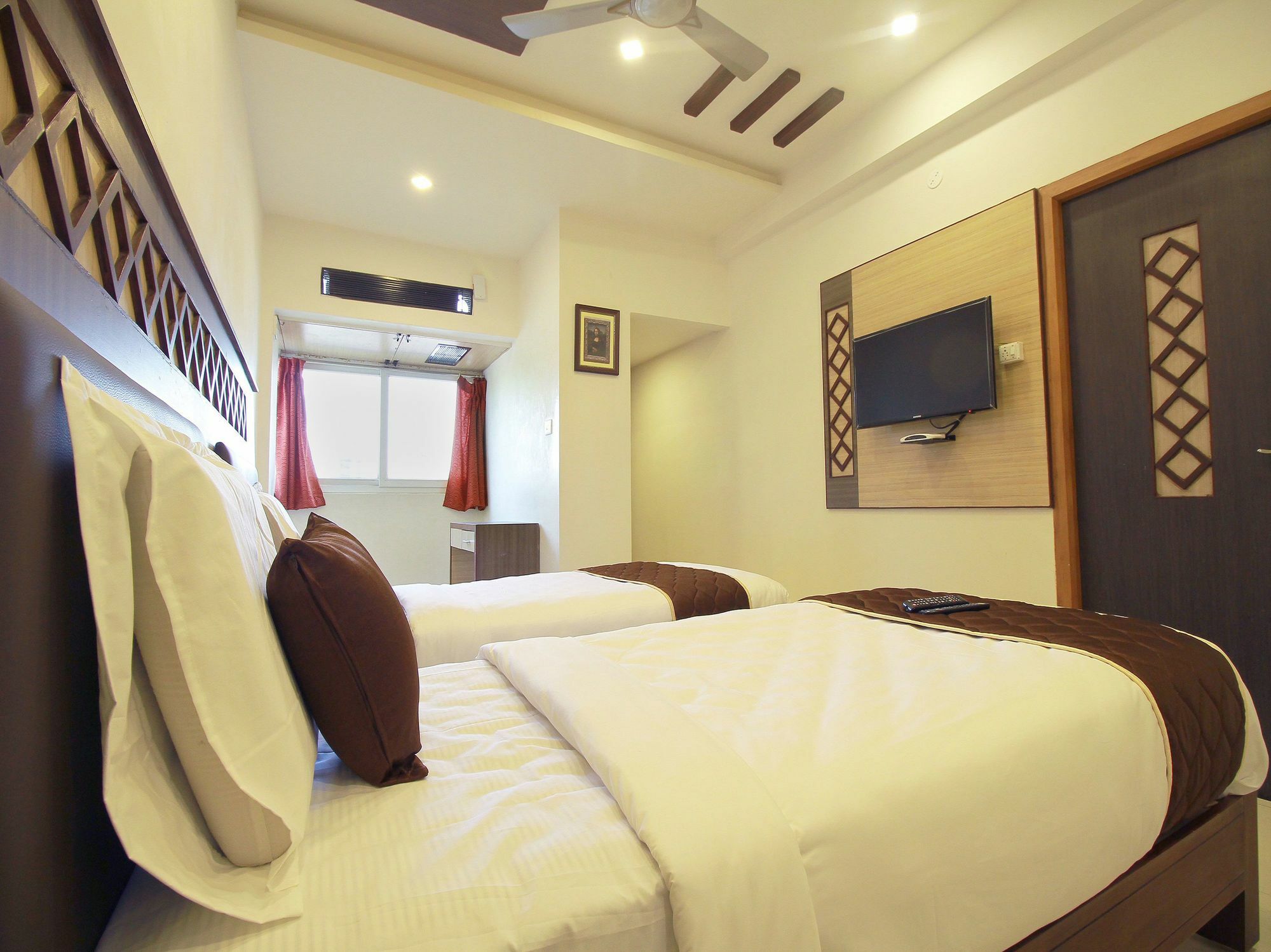 Oyo 11489 Pkn Classic Regency มทุราย ภายนอก รูปภาพ